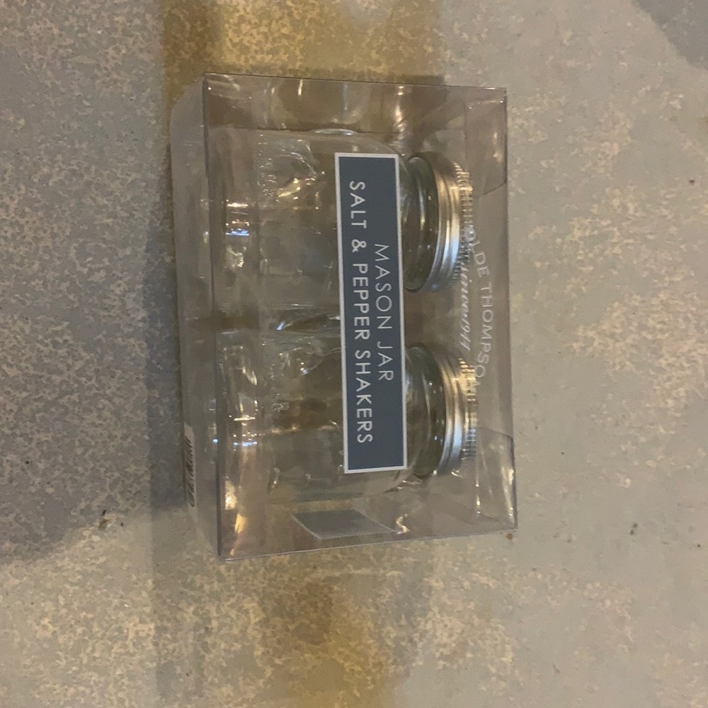 Salt/pepper shaker brand new